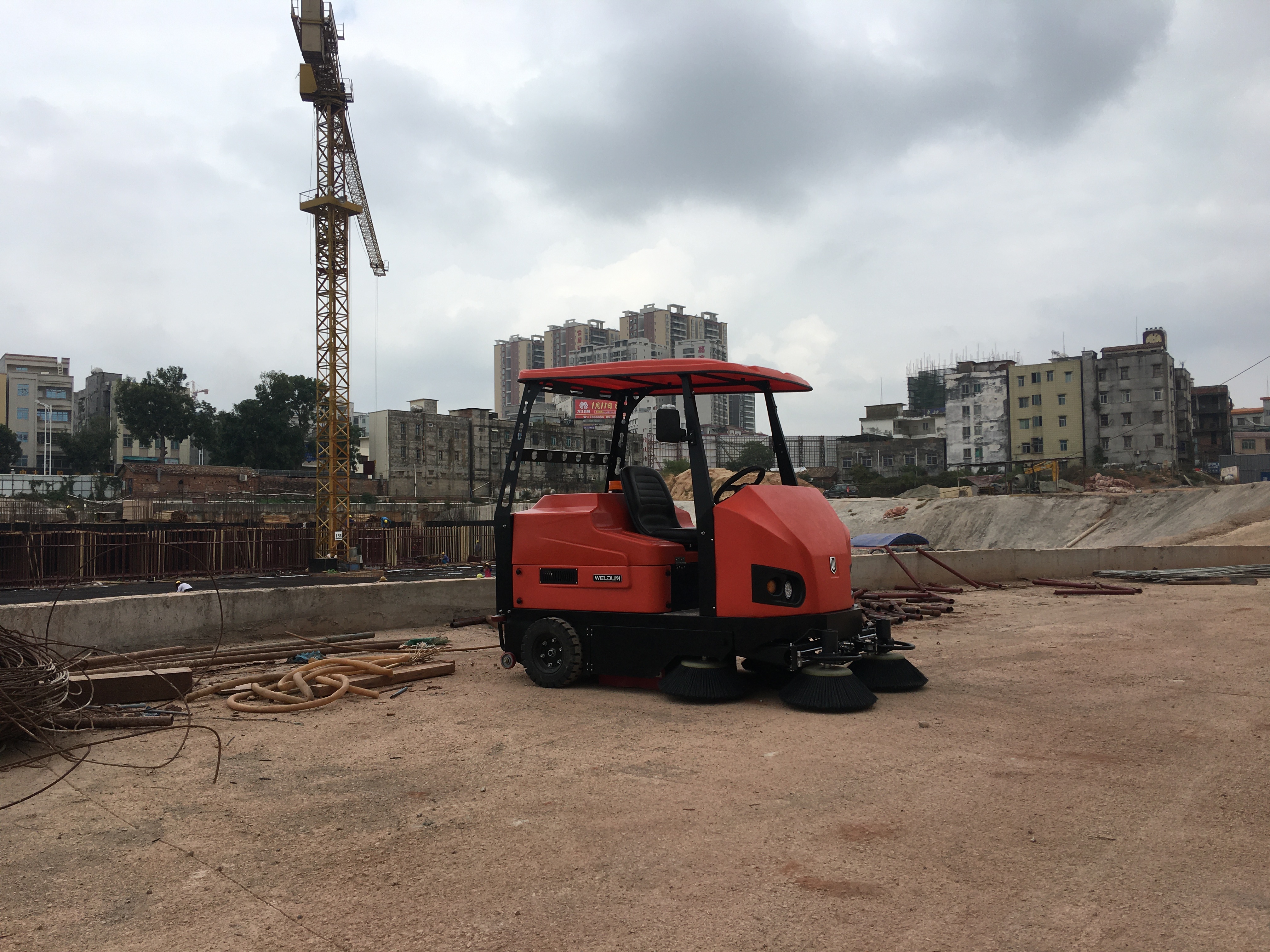 環(huán)衛(wèi)清掃車(chē)該如何選擇