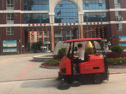 為什么學(xué)校會訂購偉頓掃地機(jī)呢