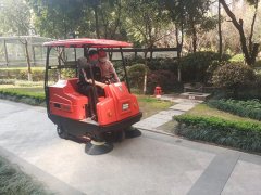 電動清掃車多少錢