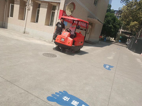 全封閉式掃地機(jī)有哪些優(yōu)點(diǎn)