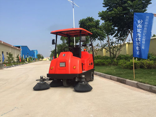 小型環(huán)衛(wèi)清掃車報(bào)價(jià)