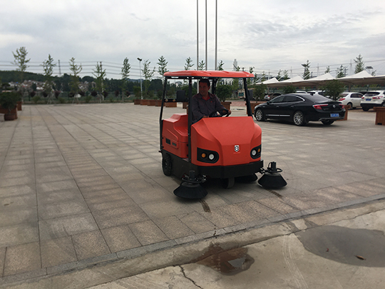 駕駛式掃地車(chē)可以用于清掃哪些垃圾