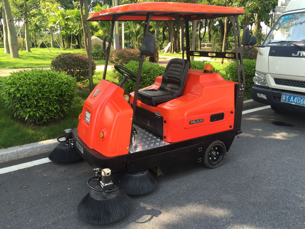 駕駛式掃地車(chē)哪個(gè)好