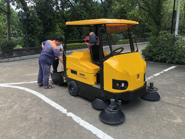 電動掃地車什么品牌好？選購技巧有哪些