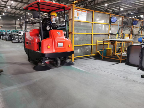 小型環(huán)衛(wèi)掃地車哪個品牌好？怎樣選擇