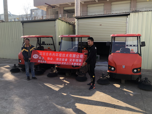 電動掃地車剎車油更換注意事項