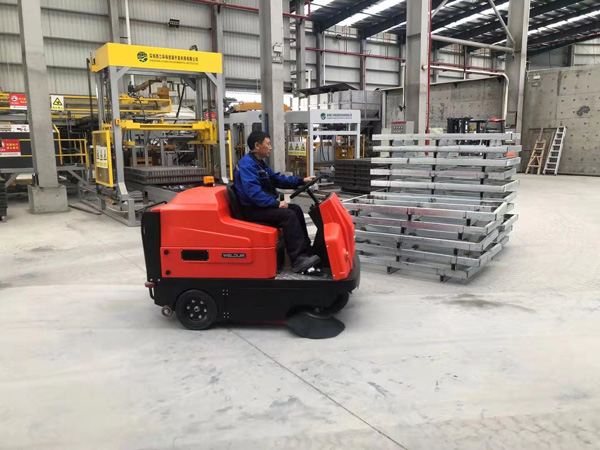 電動(dòng)掃地車為何深受各行業(yè)青睞