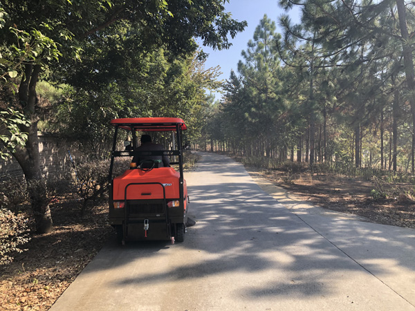 使用小型掃地車時有哪些注意事項