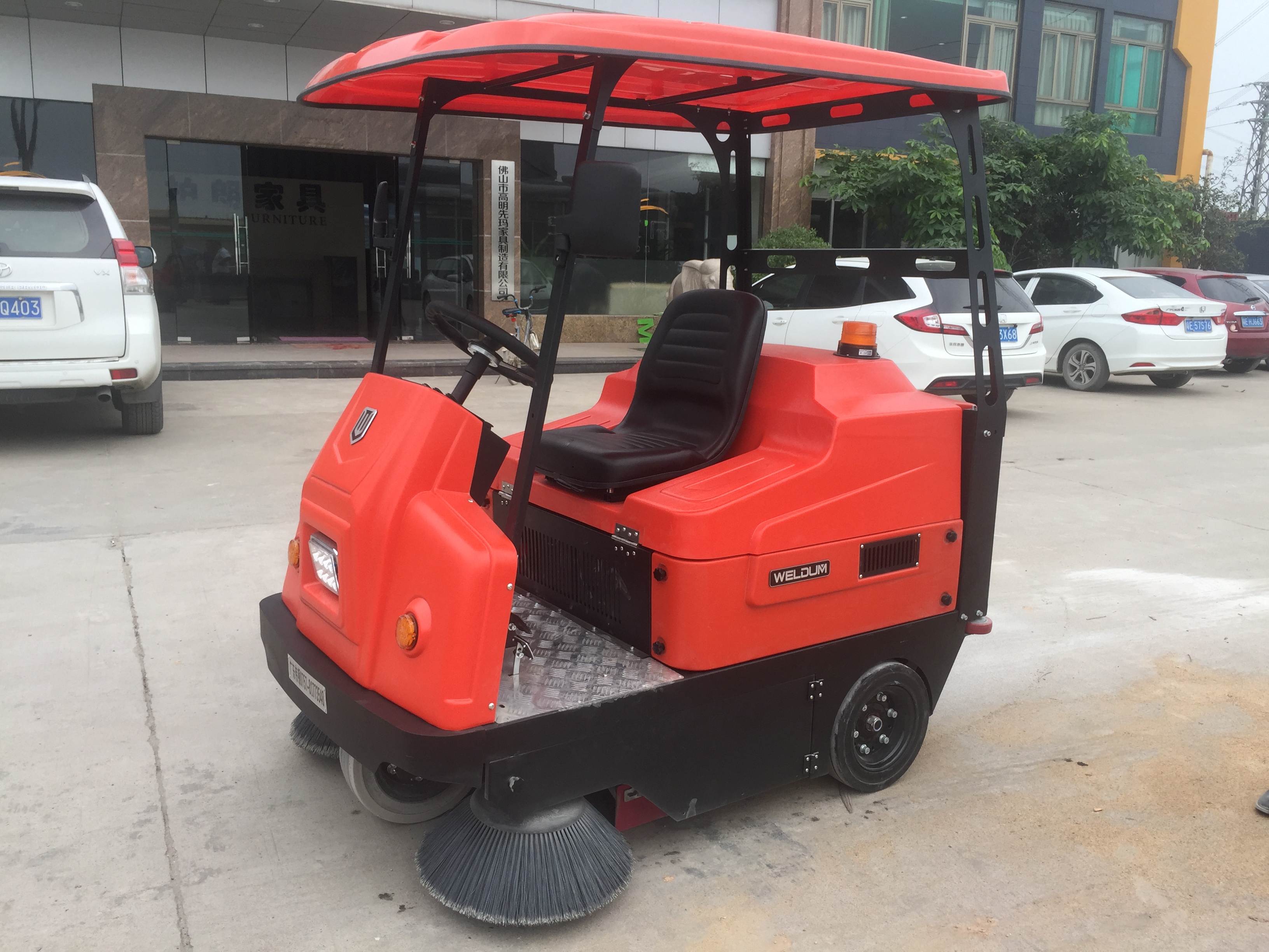 電動(dòng)掃地車