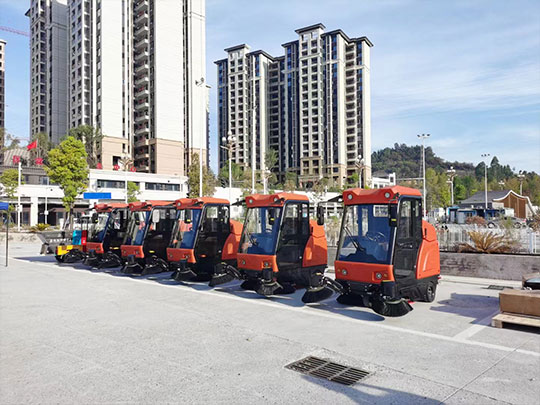工廠掃地車多少錢一臺(tái)？